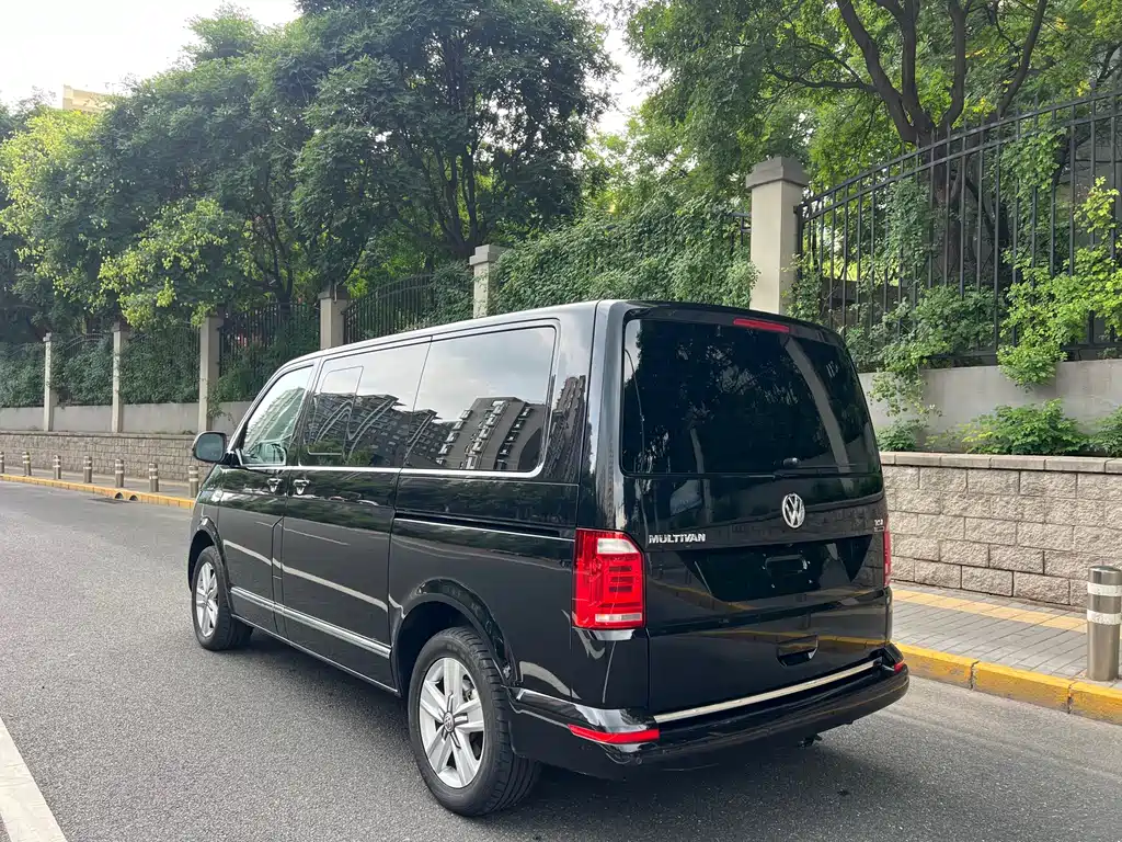 Volkswagen Multivan 2017 — фото 18