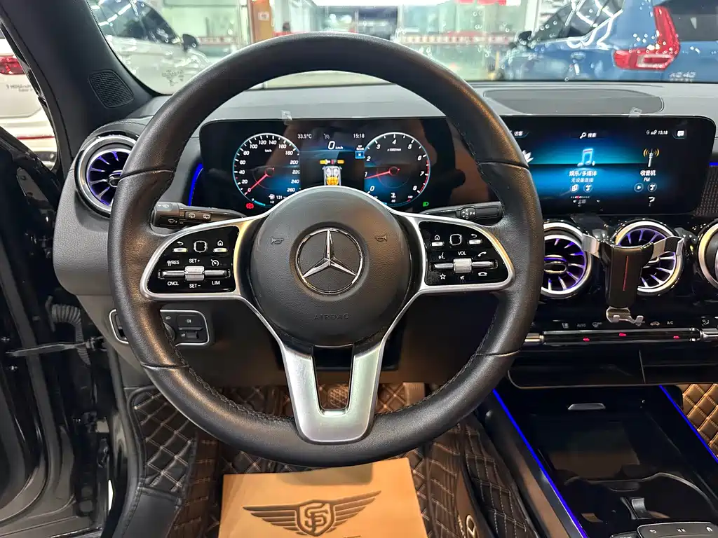 Mercedes-Benz GLB 2023