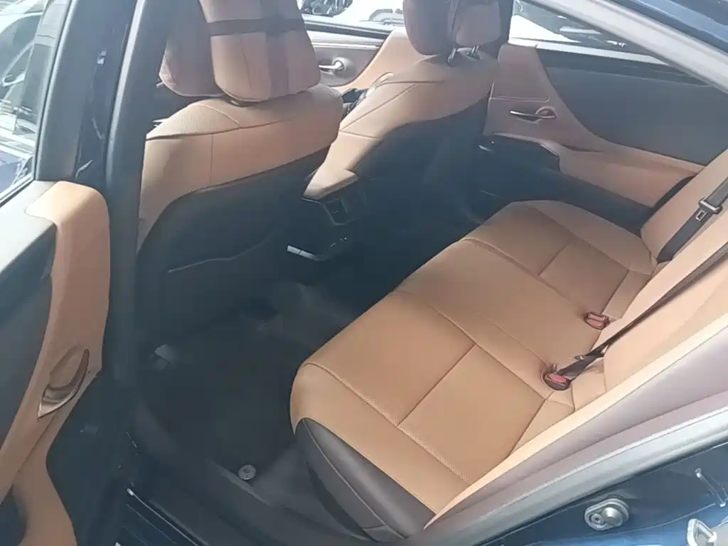 Lexus ES 2021 — фото 17