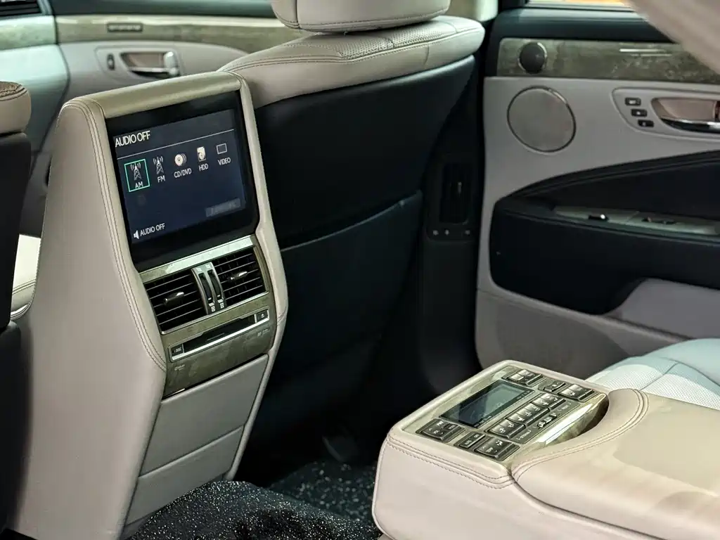 Lexus LS 2014 — фото 12