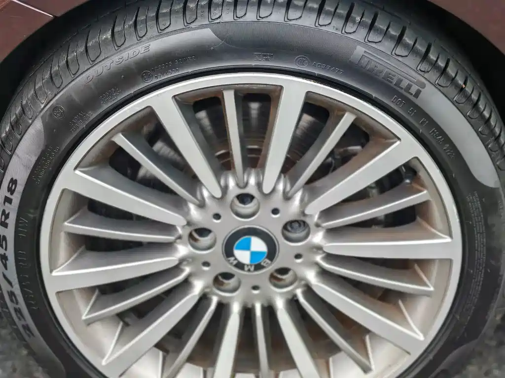 BMW 3 Series 2017 — фото 16
