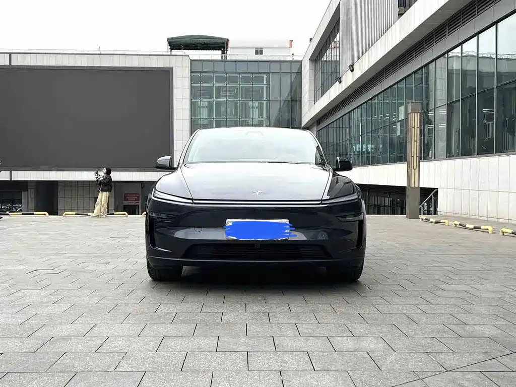 Tesla Model Y 2025 — фото 2