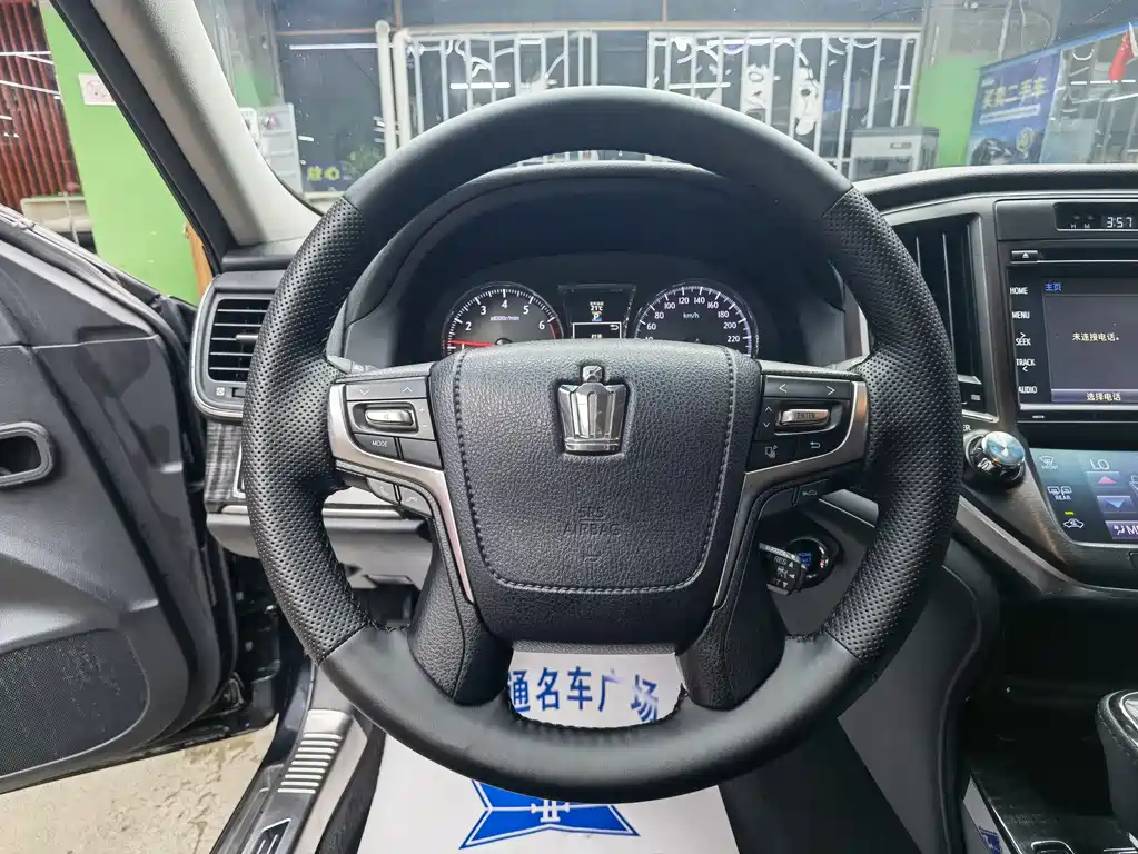 Toyota Crown 2016 — фото 10