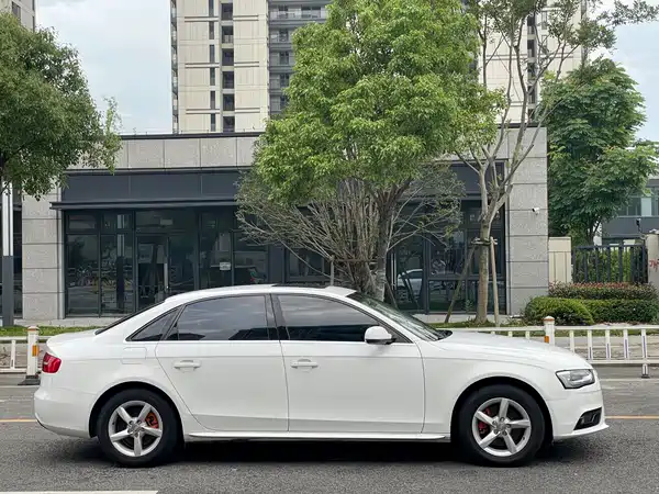 Audi A4L 2015