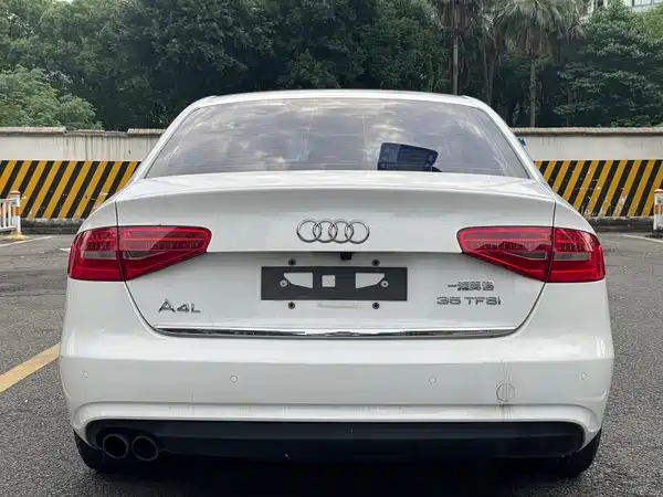 Audi A4L 2015
