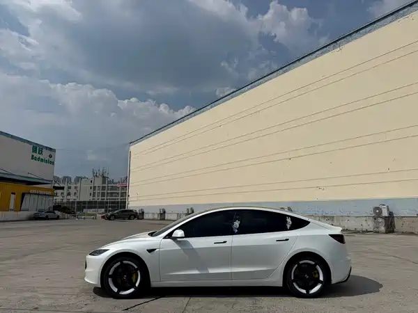 Tesla Model 3 2025