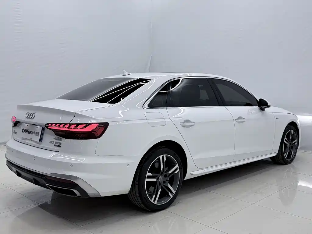 Audi A4L 2022 — фото 14