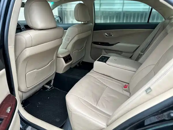 Toyota Crown 2010