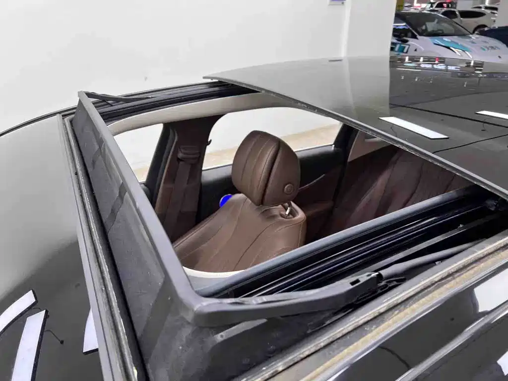 Mercedes-Benz E-Class 2021 — фото 19