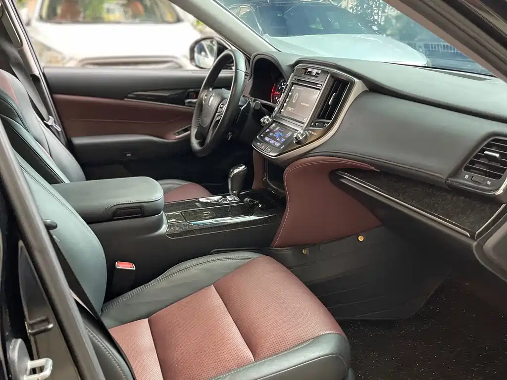 Toyota Crown 2019 — фото 14
