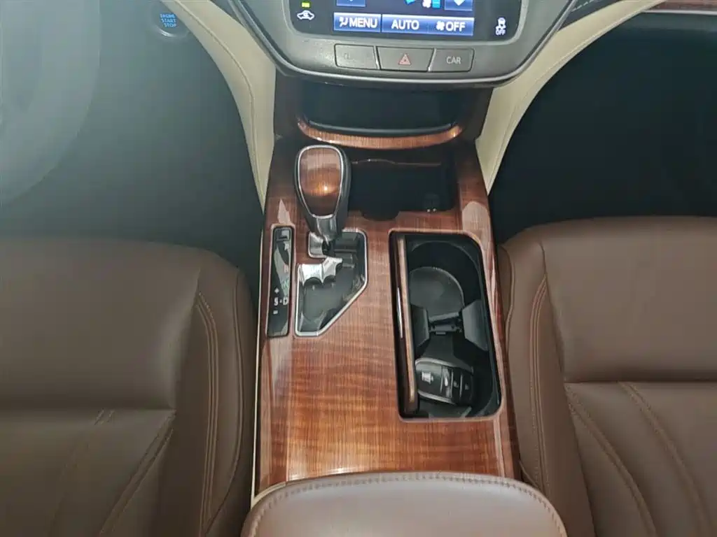 Toyota Crown 2016 — фото 13