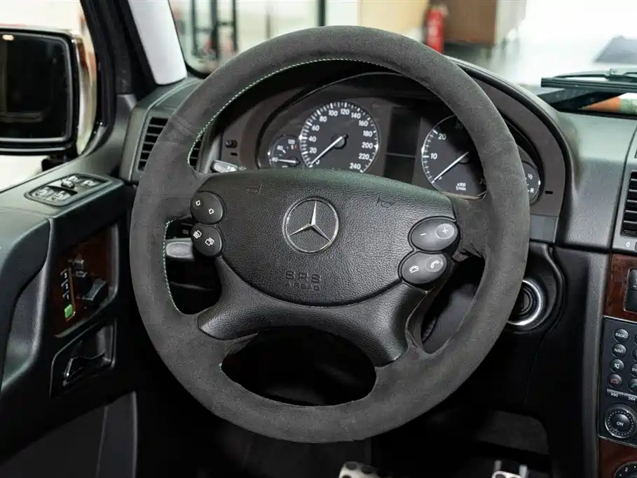 Mercedes-Benz G-Class 2011 — фото 11