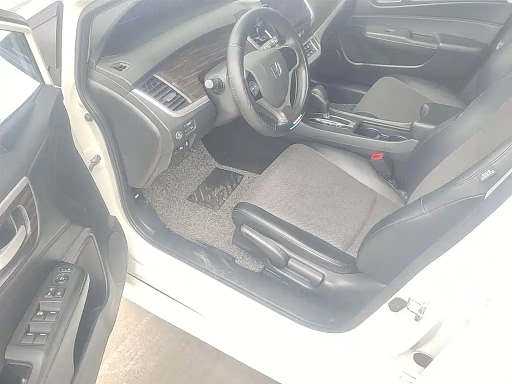 Honda Jade 2017 — фото 16
