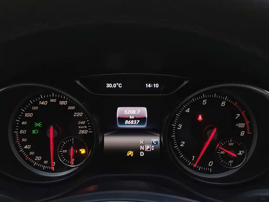 Mercedes-Benz GLA 2017 — фото 20