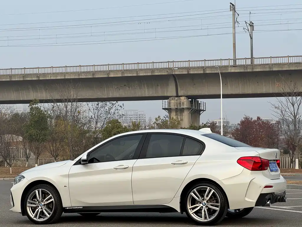 BMW 1 Series 2020 — фото 18