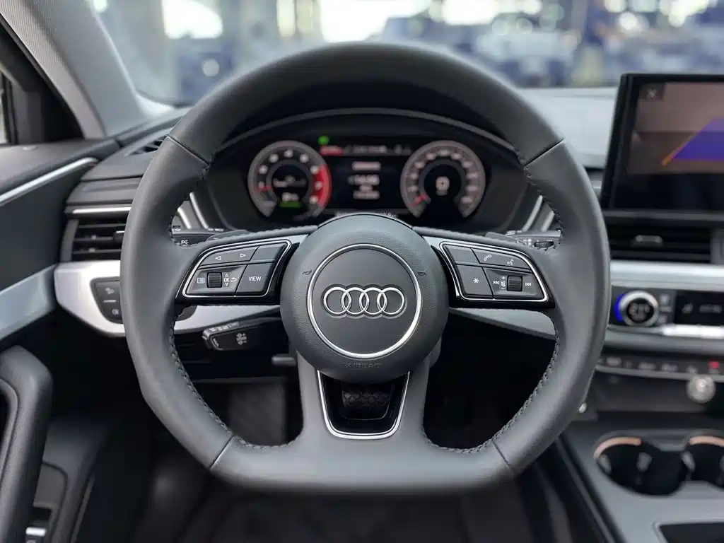 Audi A4L 2022 — фото 12