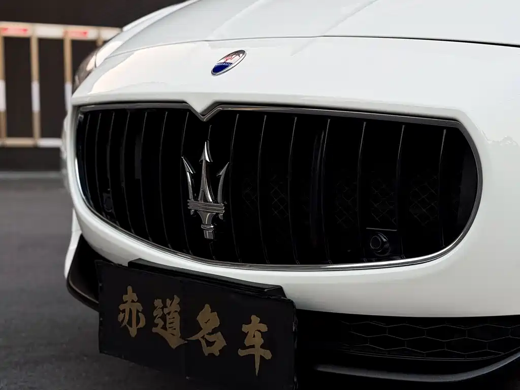Maserati Quattroporte 2015 — фото 8