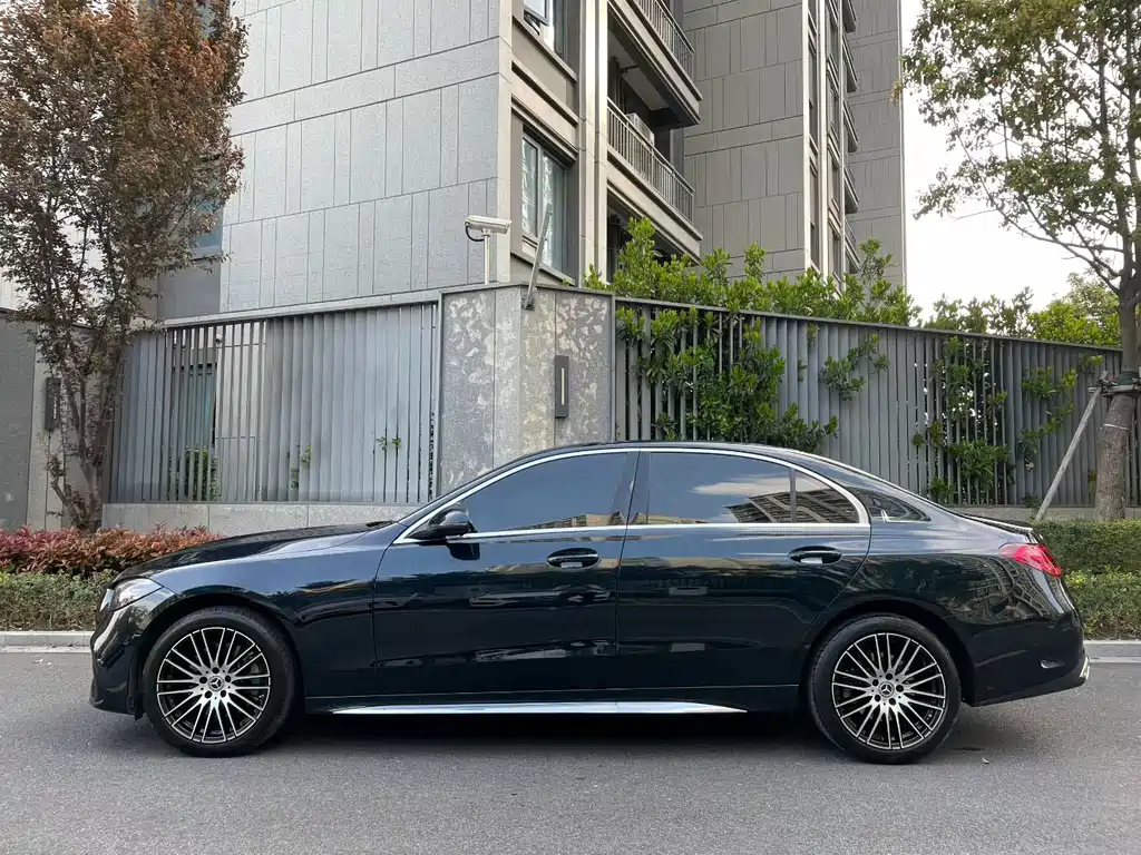 Mercedes-Benz C-Class 2025 — фото 10