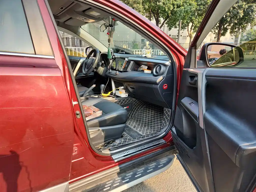 Toyota RAV4 2018 — фото 20