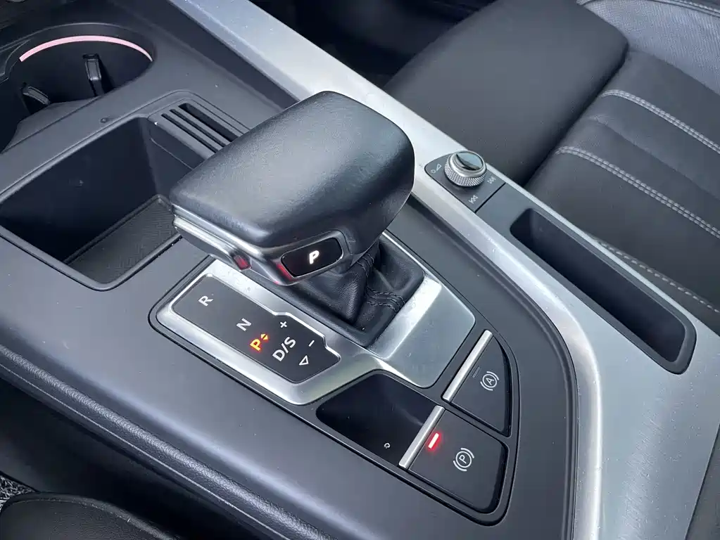 Audi A4L 2020 — фото 13