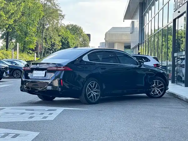 BMW i5 2025