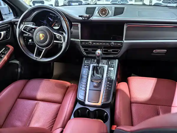 Porsche Macan 2021