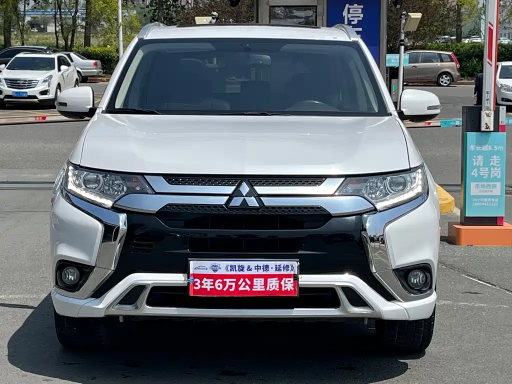 Mitsubishi Outlander 2021 — фото 2