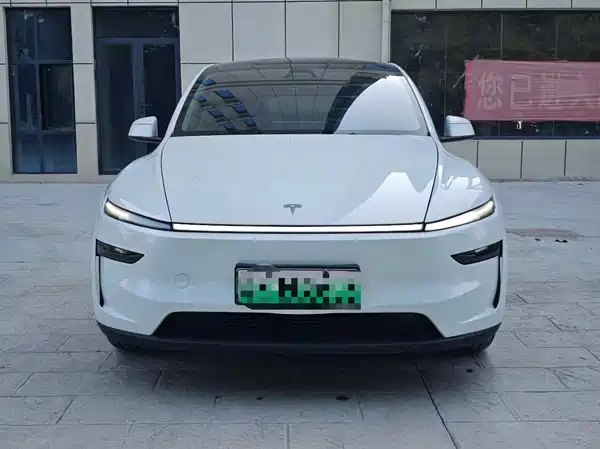 Tesla Model Y 2025