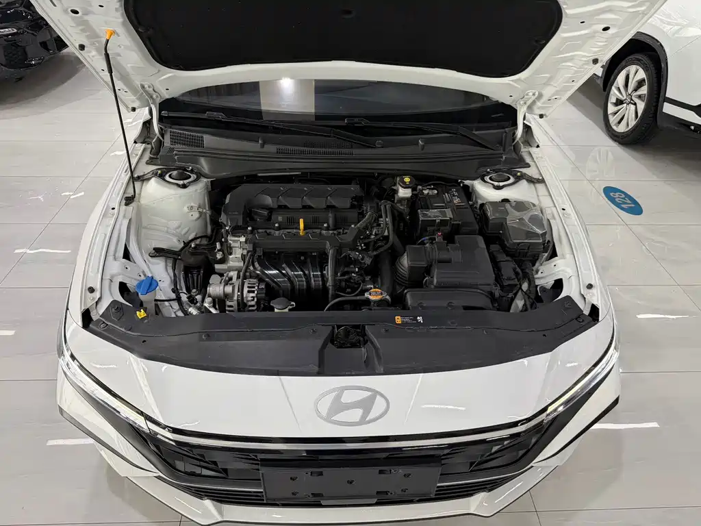 Hyundai Elantra 2023 — фото 15
