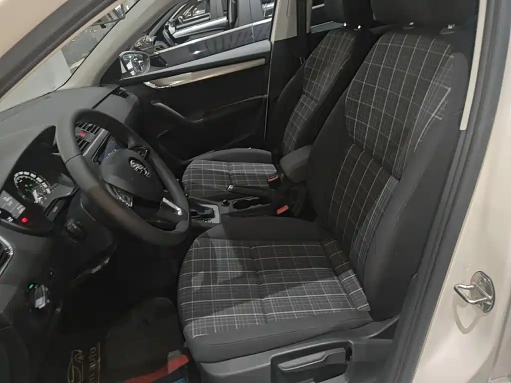 Skoda Octavia 2021 — фото 15