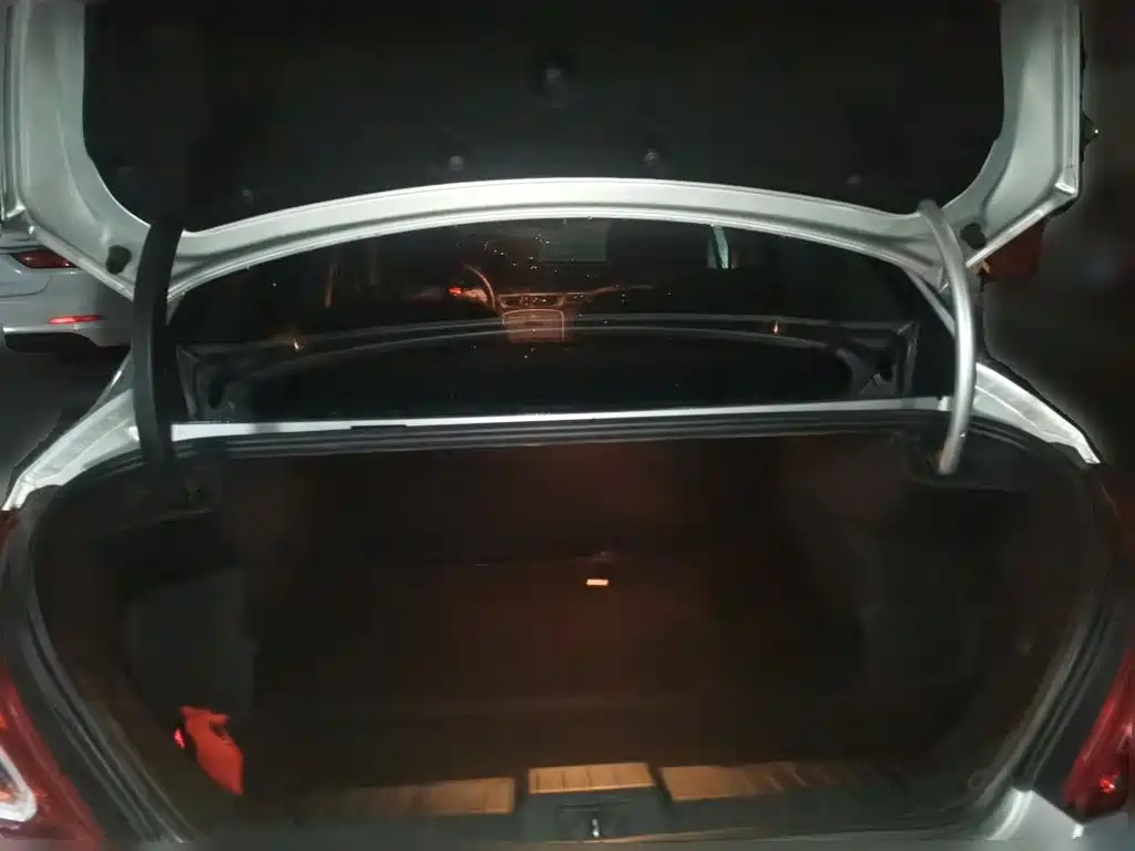 Peugeot 308 2014 — фото 15