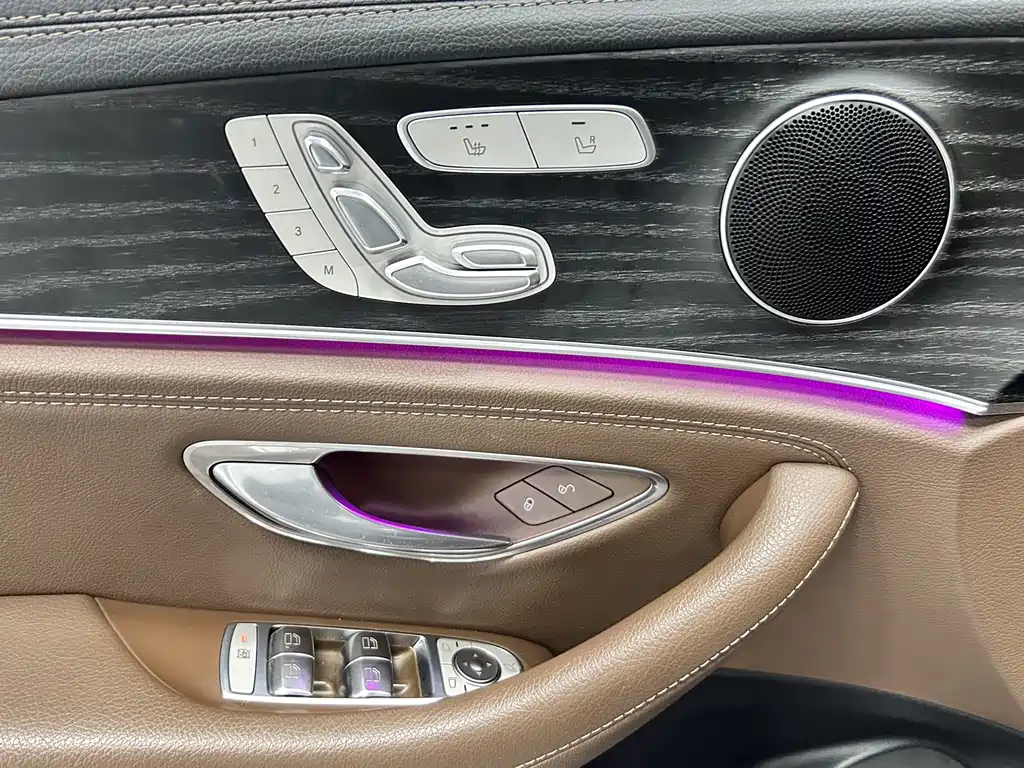 Mercedes-Benz E-Class 2022 — фото 10
