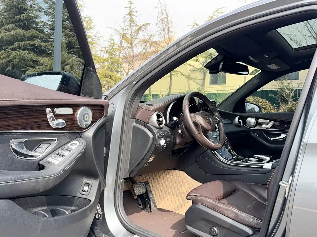 Mercedes-Benz GLC 2017 — фото 12