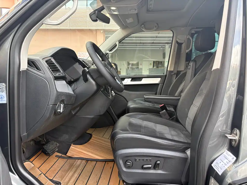 Volkswagen Multivan 2017 — фото 8