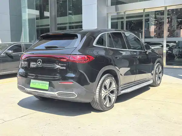 Mercedes-Benz EQE SUV 2025