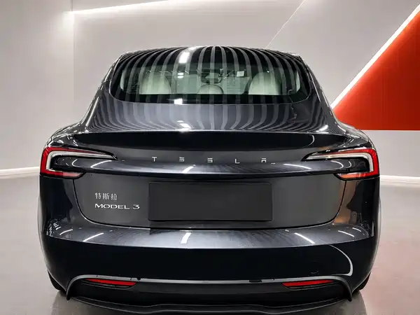 Tesla Model 3 2024