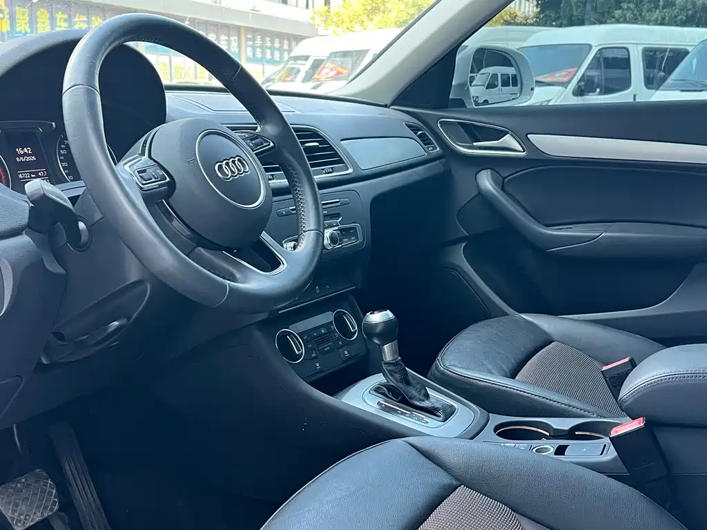 Audi Q3 2018 — фото 13