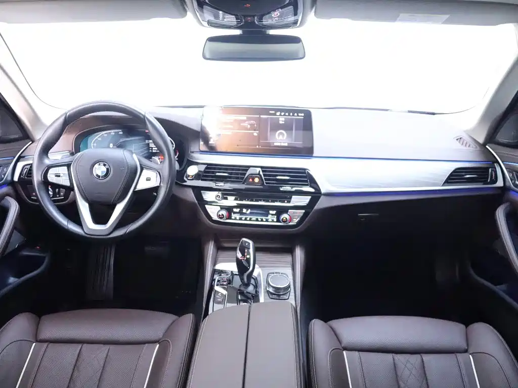 BMW 5 Series 2022 — фото 13