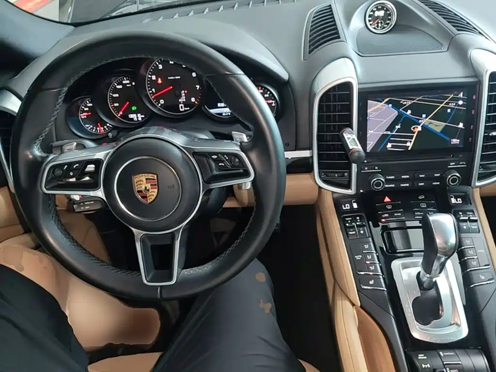Porsche Cayenne 2017 — фото 10