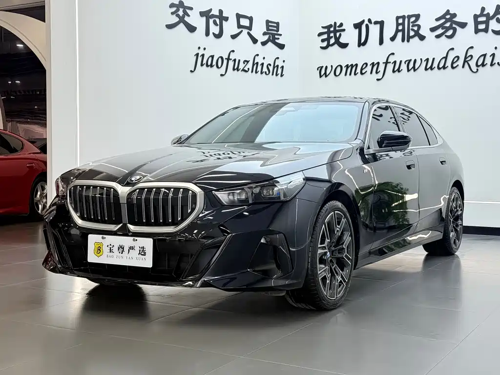 BMW 5 Series 2025 — фото 1