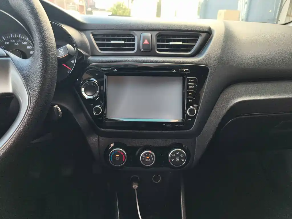 Kia K2 2015 — фото 16