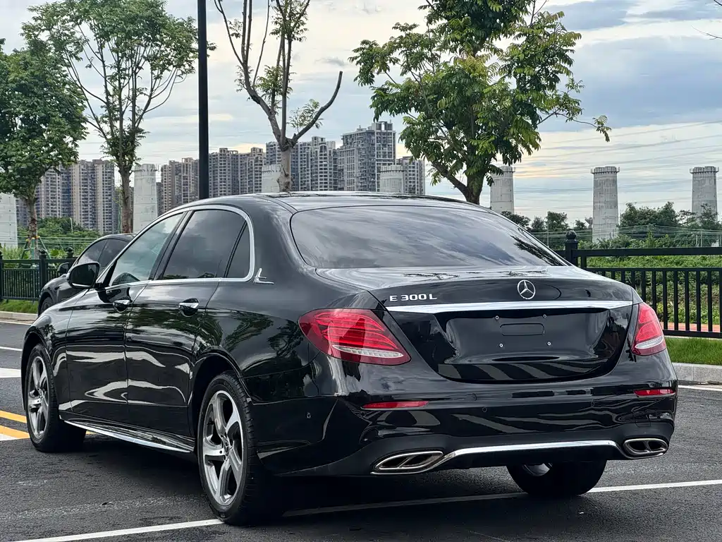 Mercedes-Benz E-Class 2017 — фото 12