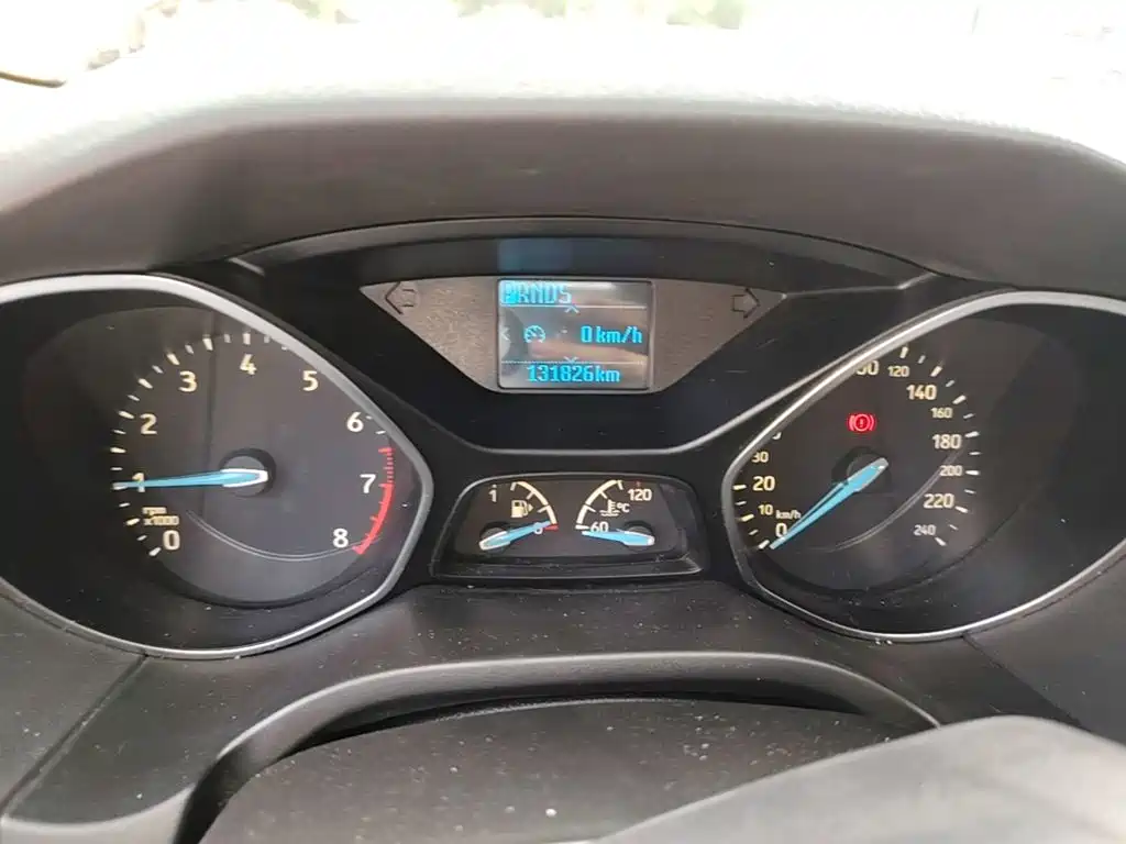 Ford Focus 2015 — фото 12