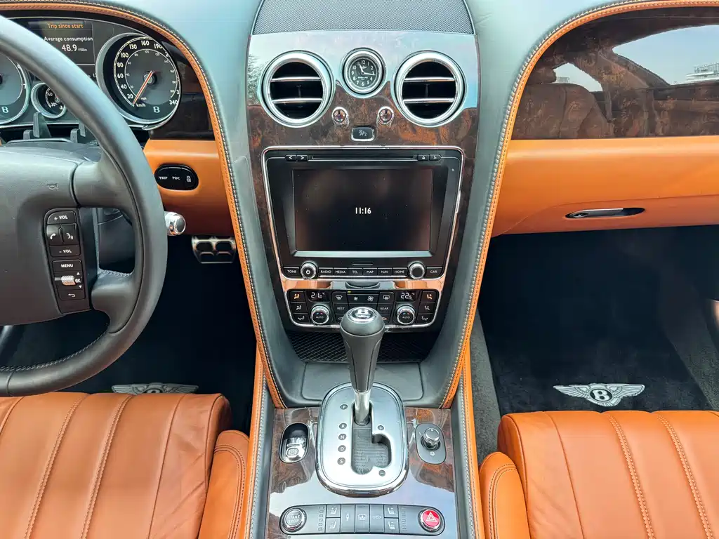 Bentley Flying Spur 2017 — фото 17