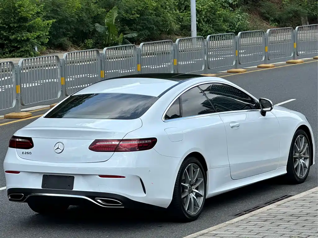 Mercedes-Benz E-Class 2022 — фото 11
