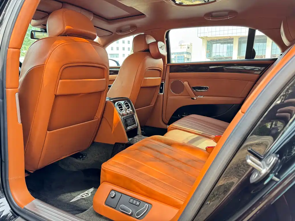Bentley Flying Spur 2017 — фото 20