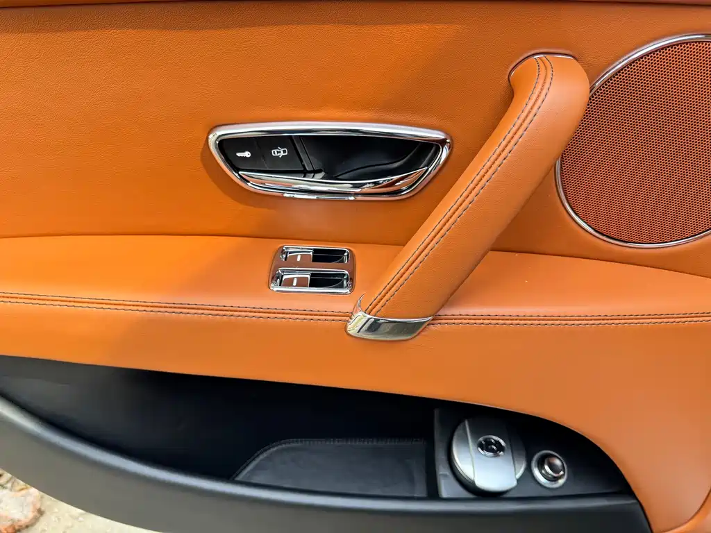 Bentley Flying Spur 2017 — фото 22