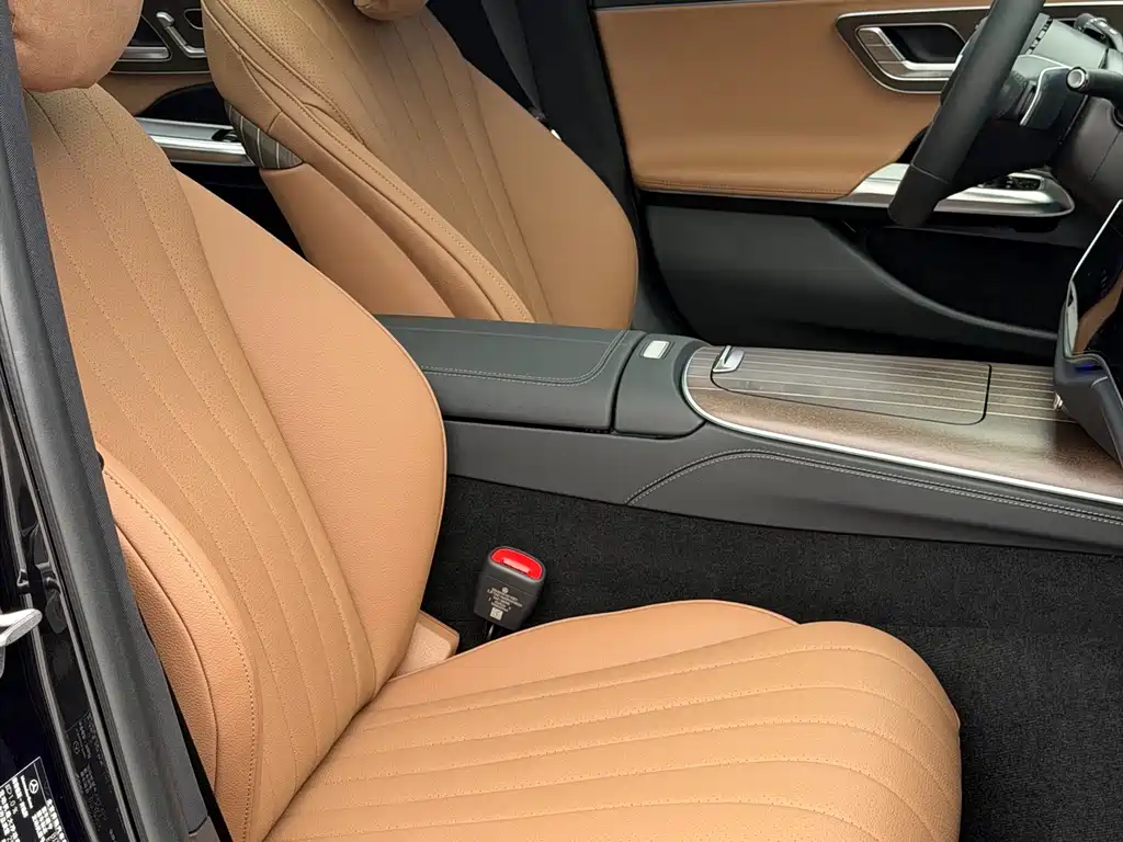 Mercedes-Benz E-Class 2024 — фото 15