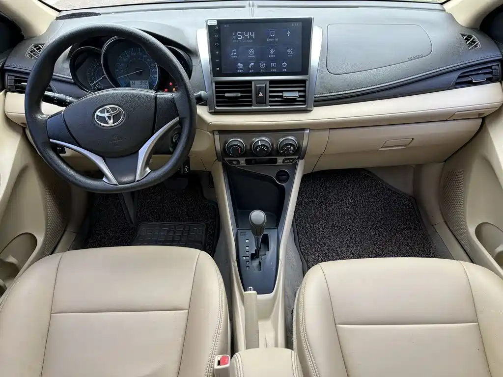 Toyota Yaris L 2015