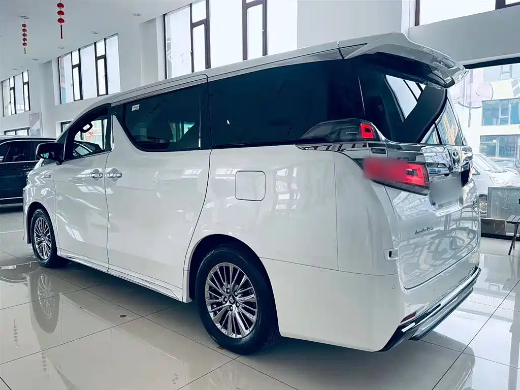Toyota Vellfire 2022 — фото 5